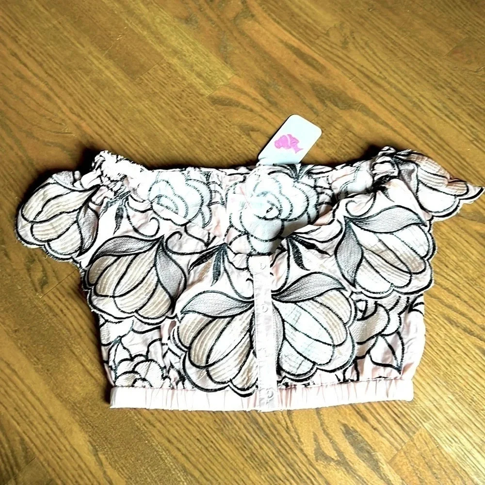 L’Atiste by Amy embroidered lacey off the shoulder crop top size Medium